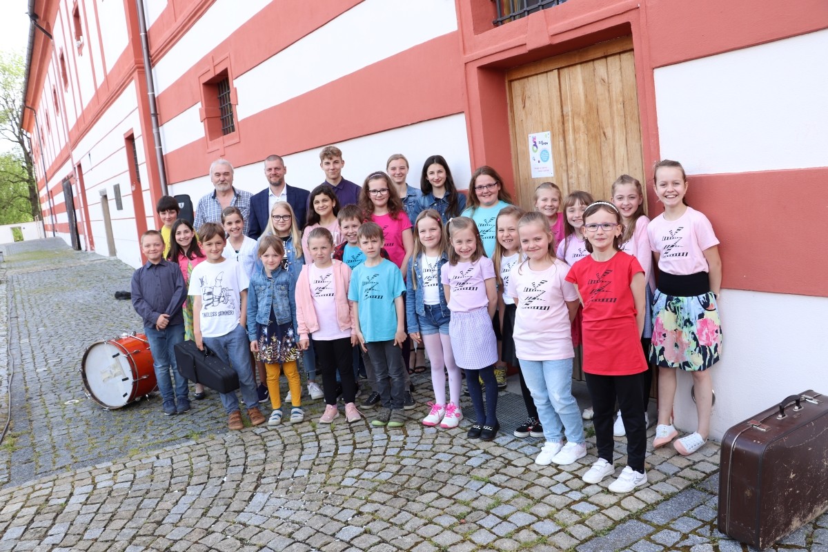 Hraje a zpívá celá rodina - ZUŠ OPEN 23.5.2023